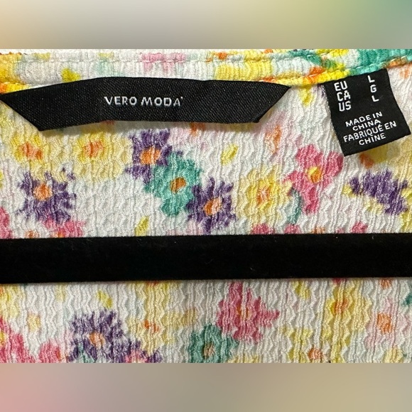 Vero Moda Floral Front Tie Ruffle Cropped Top Size Large Short Sleeve Kn… - Picture 4 of 4